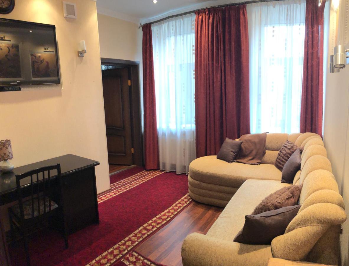 Colorful Apartment With Unique Style Riga Bagian luar foto